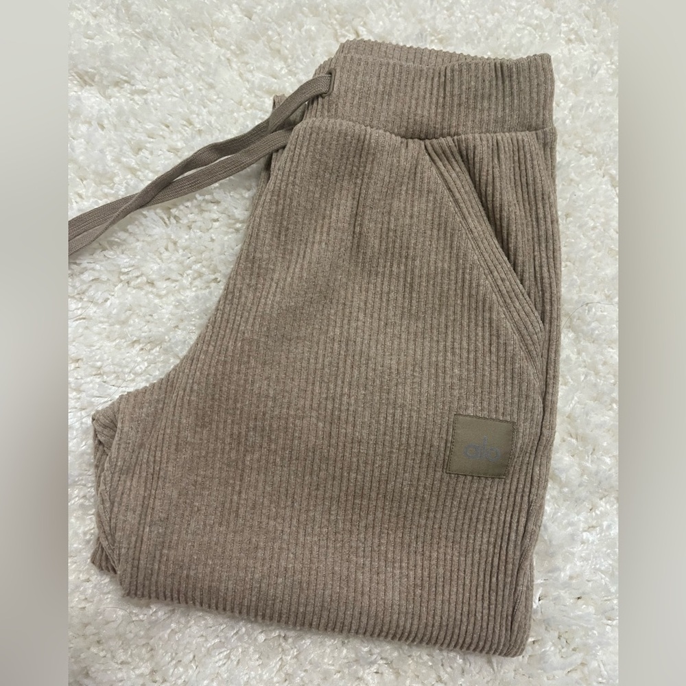 Alo yoga Muse Sweatpant